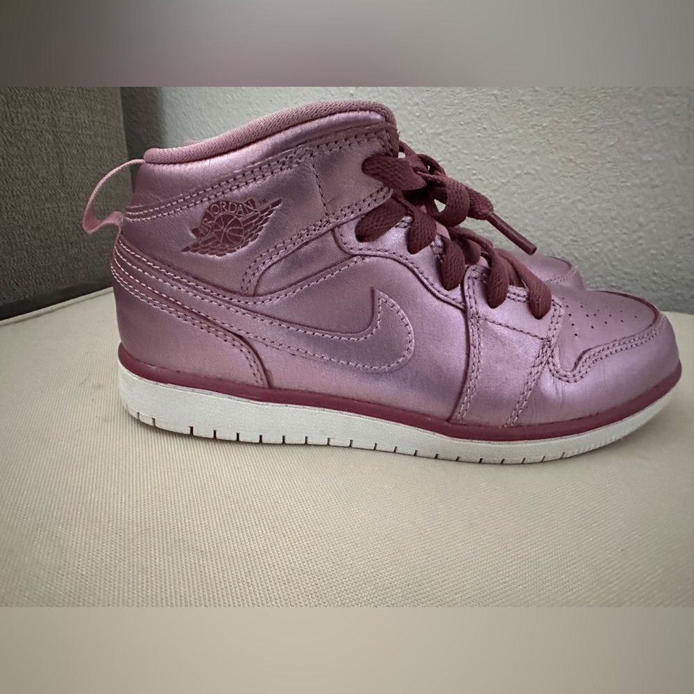 Pink Girls Jordan 1